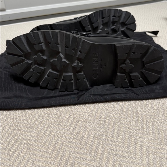 CELINE Margaret Loafer with Triomphe Chain in Polished Black Leather - Picture 16 of 16